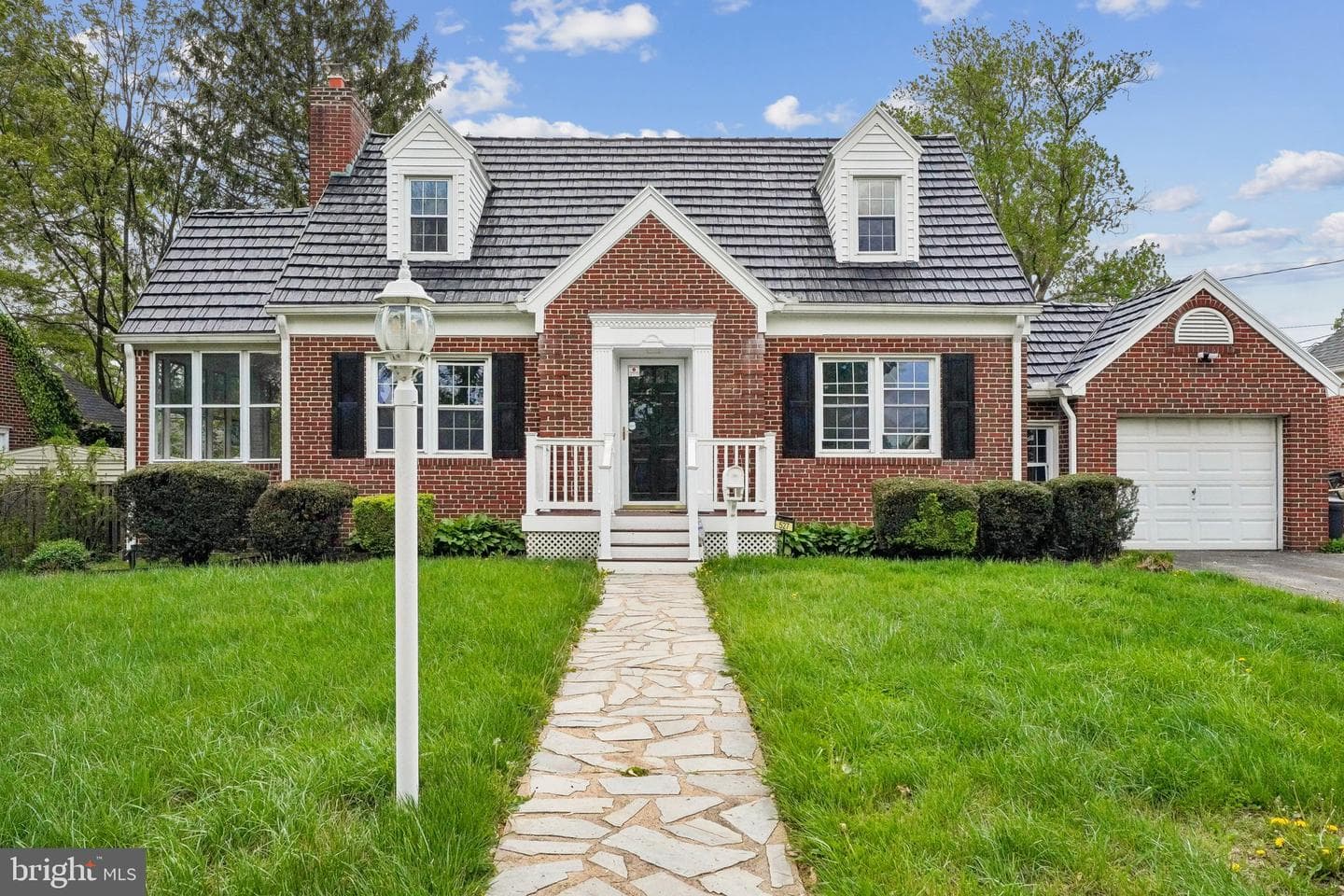 527 Forest View Road