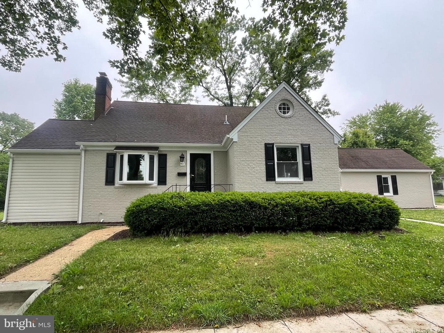 401 Forest View