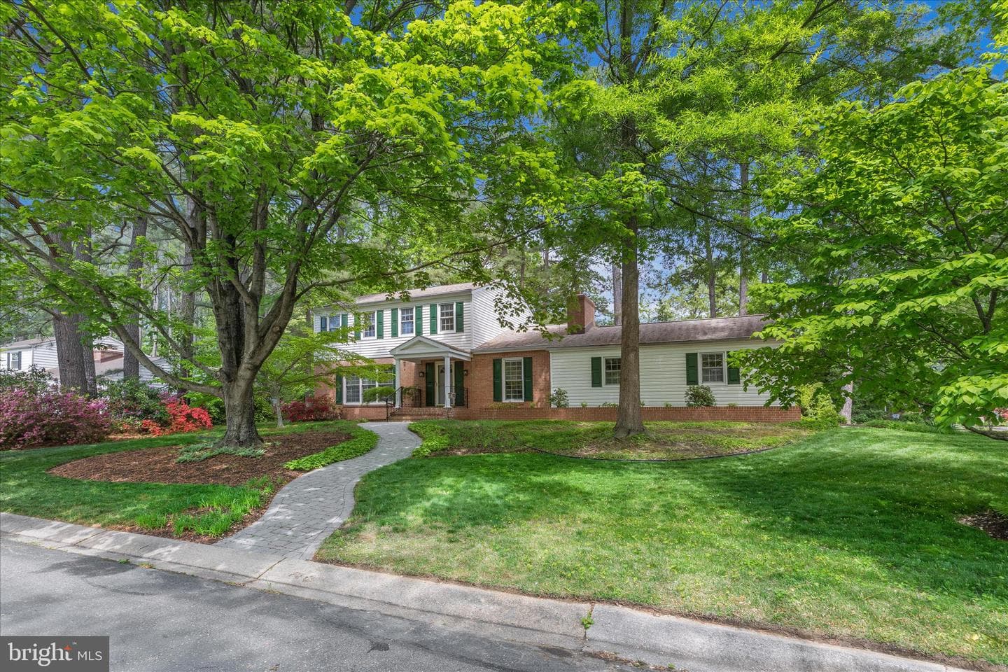 861 Twin Harbor Drive