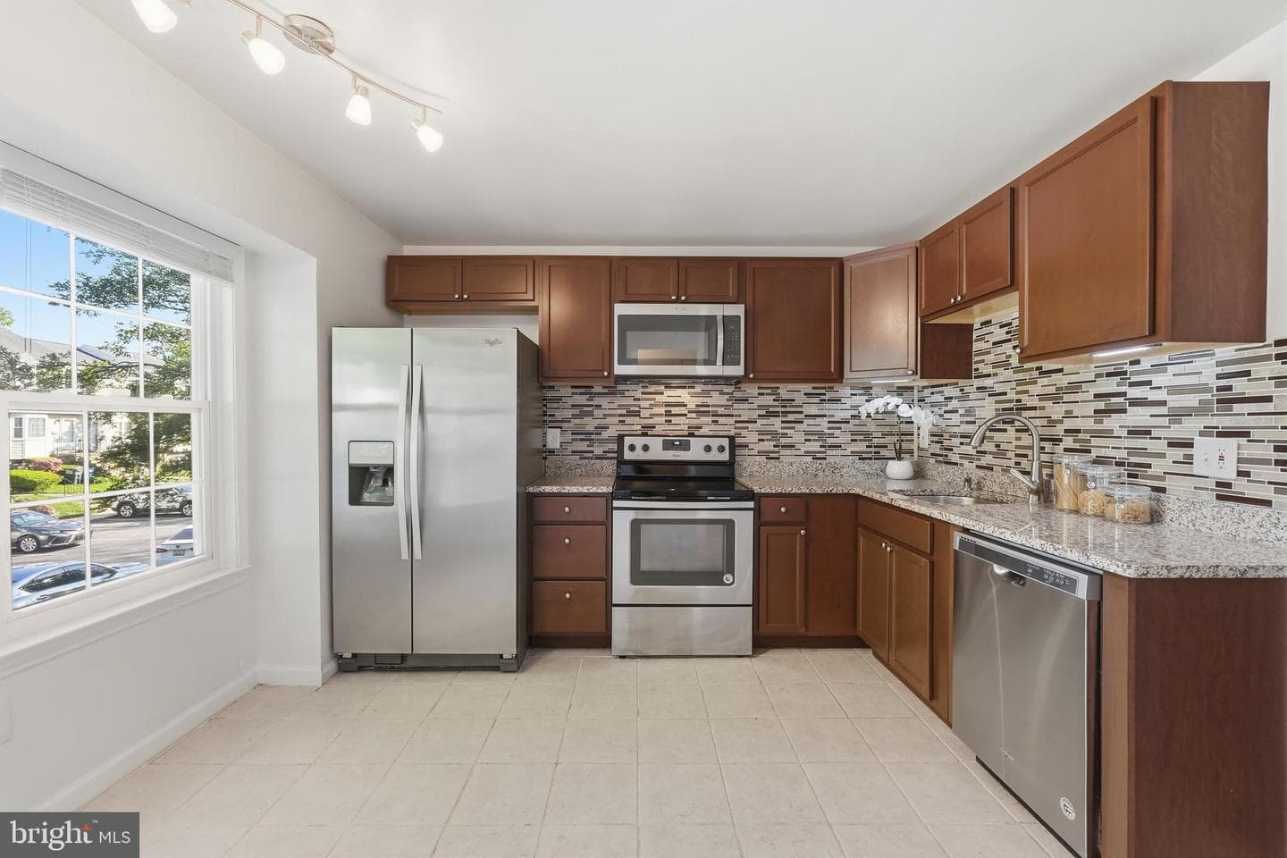 1704 W Bancroft Lane