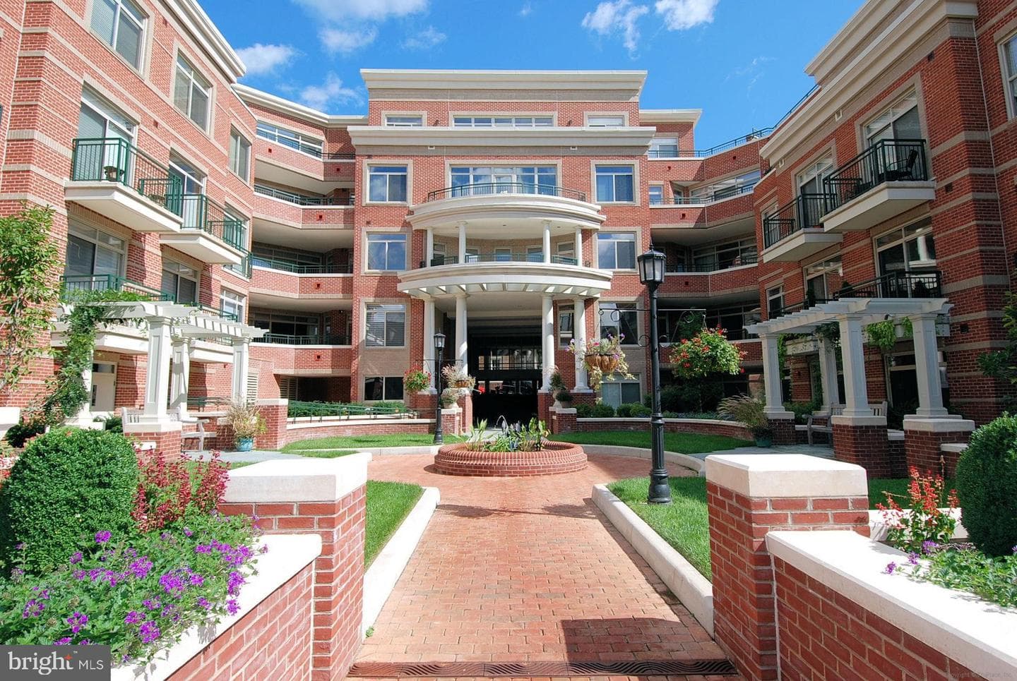 66 Franklin Street #306