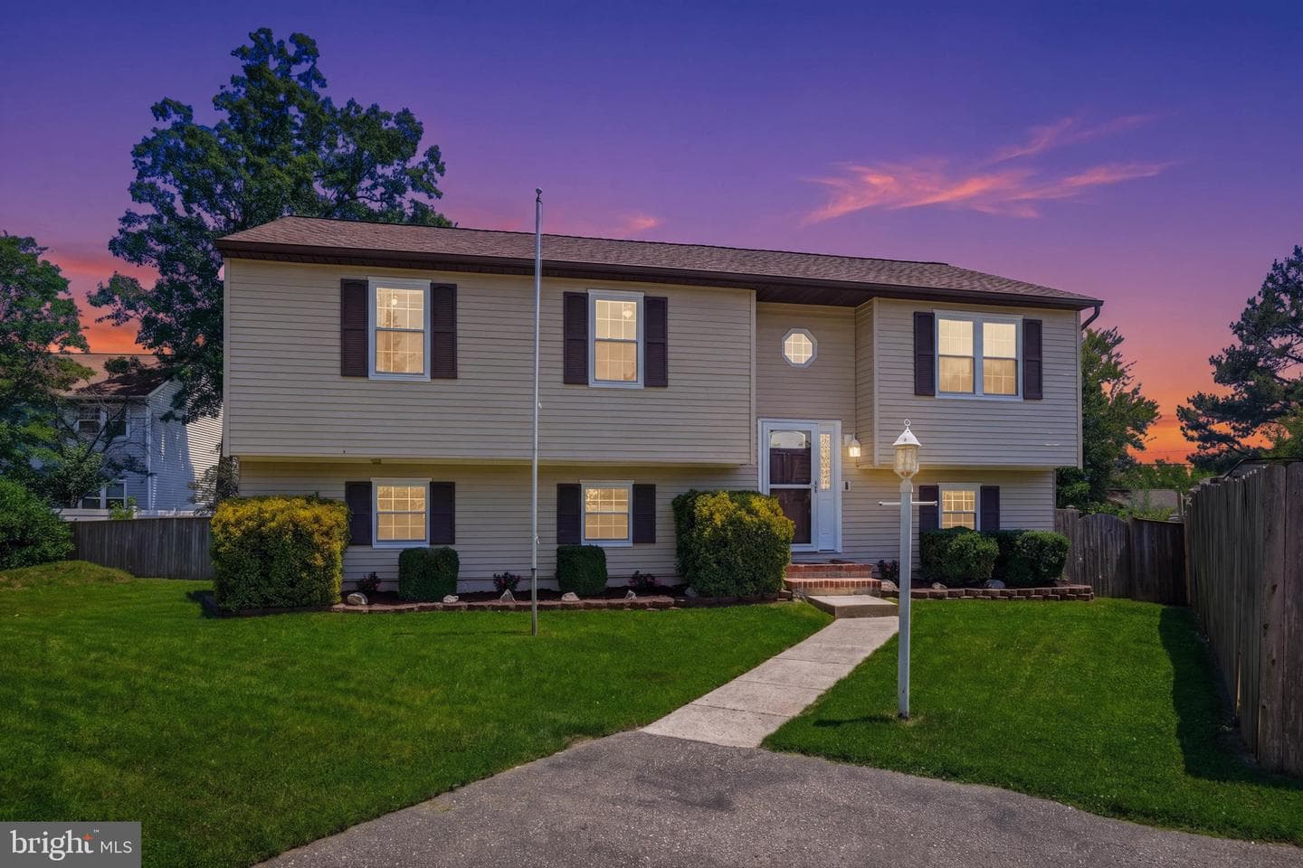 807 Oakwood Road