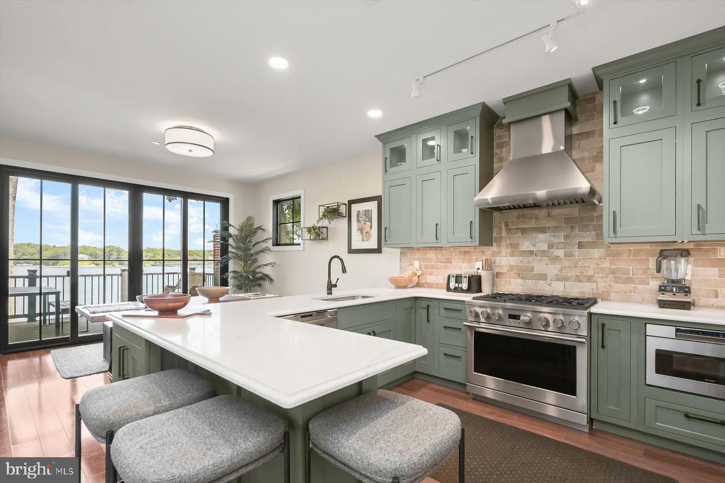 20 Shore Walk Road, Riva