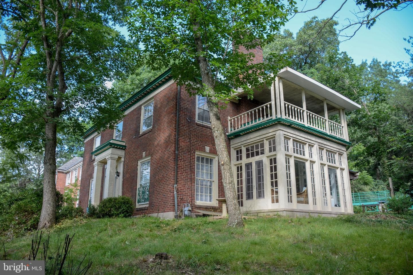 831 Windsor Road photo 1