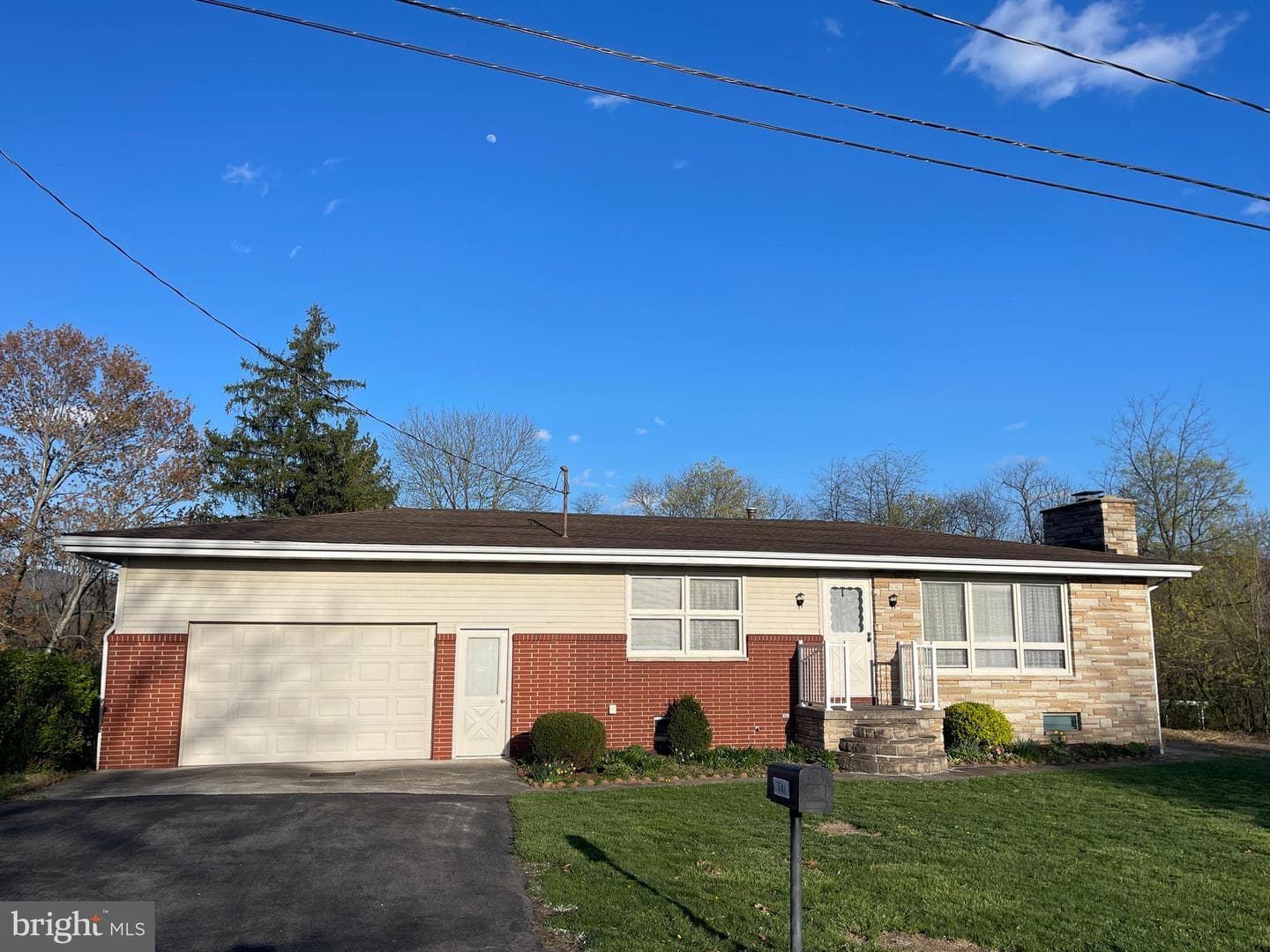 700 White Avenue photo 1