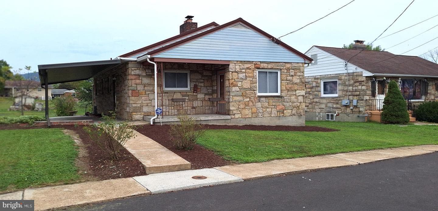 30 Memorial Avenue photo 1
