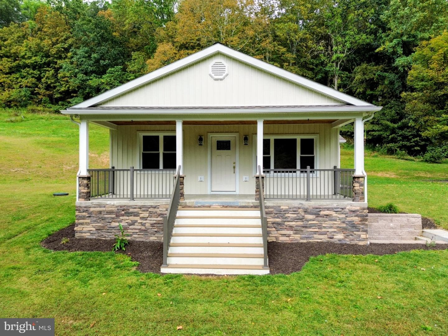 13512 Black Valley Road NE photo 1