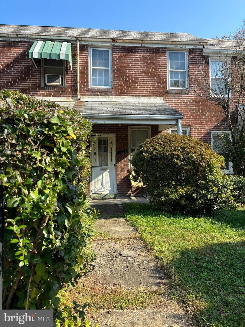 1405 Dukeland Street N photo 1
