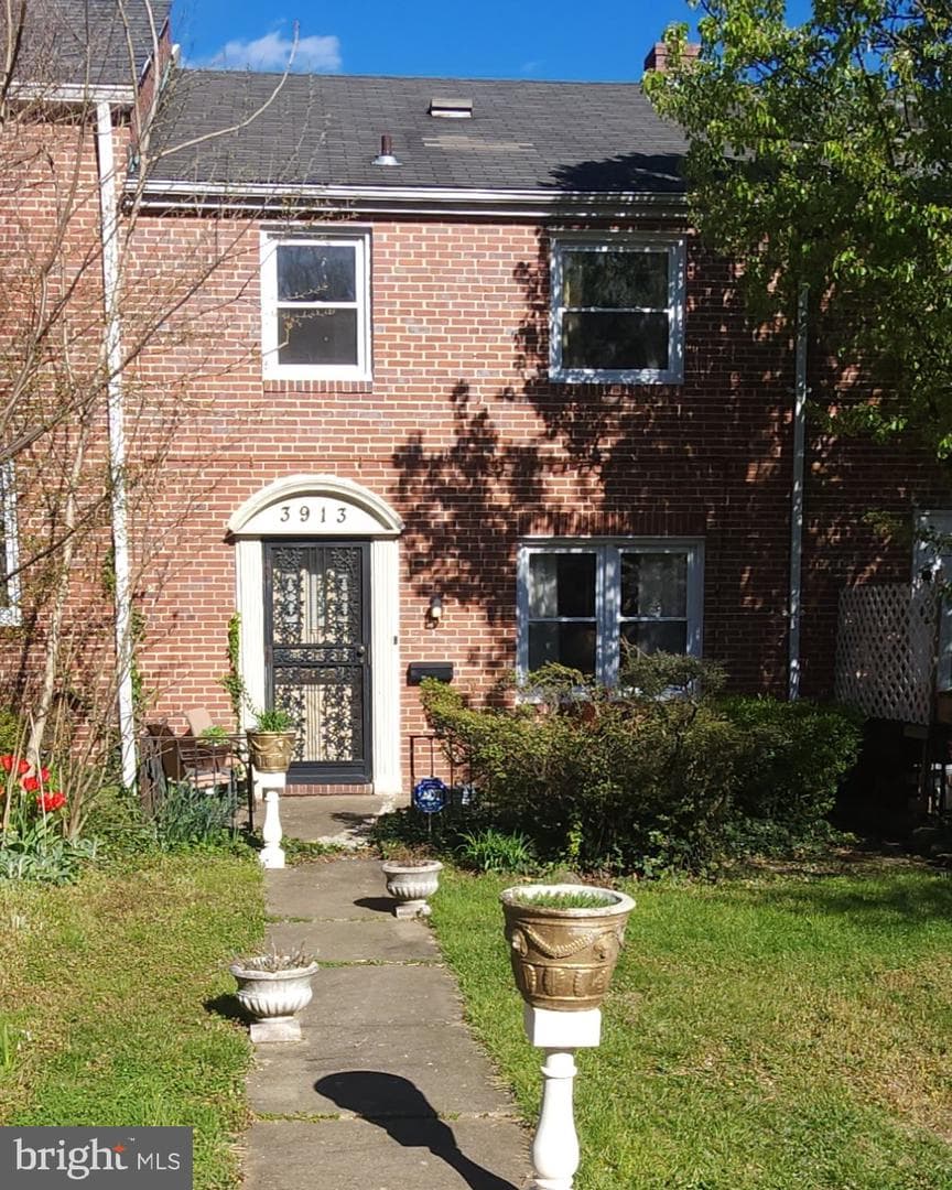 3913 Rexmere Road E photo 1
