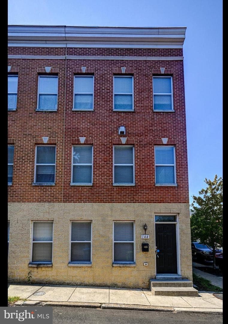 144 N Duncan Street photo 1