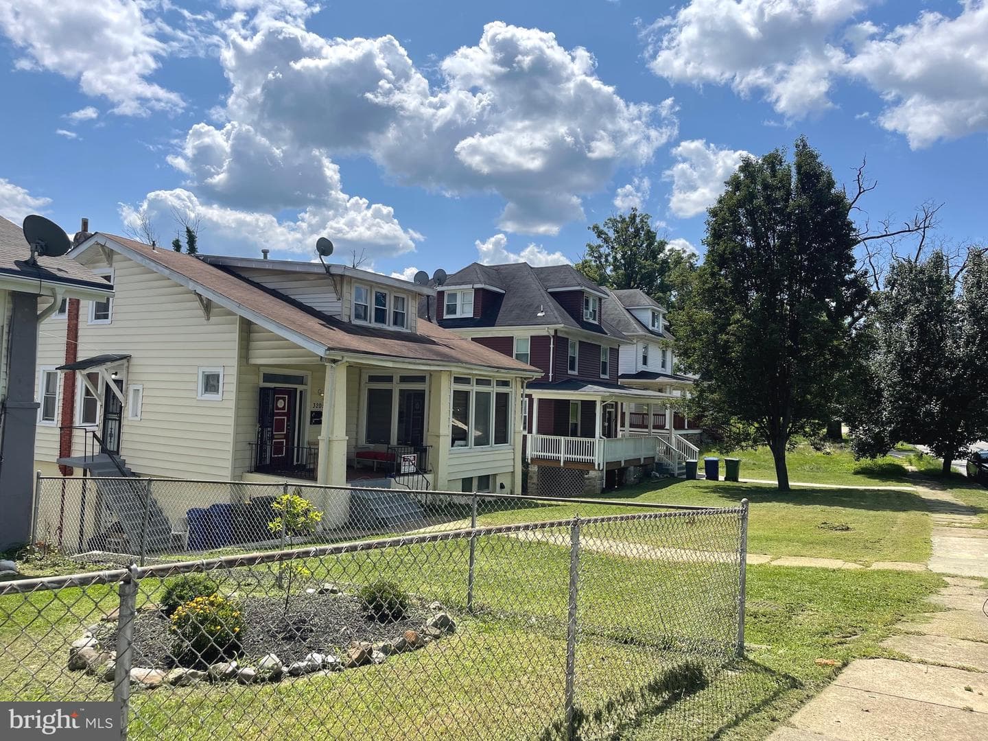 3205 Vickers Road photo 1
