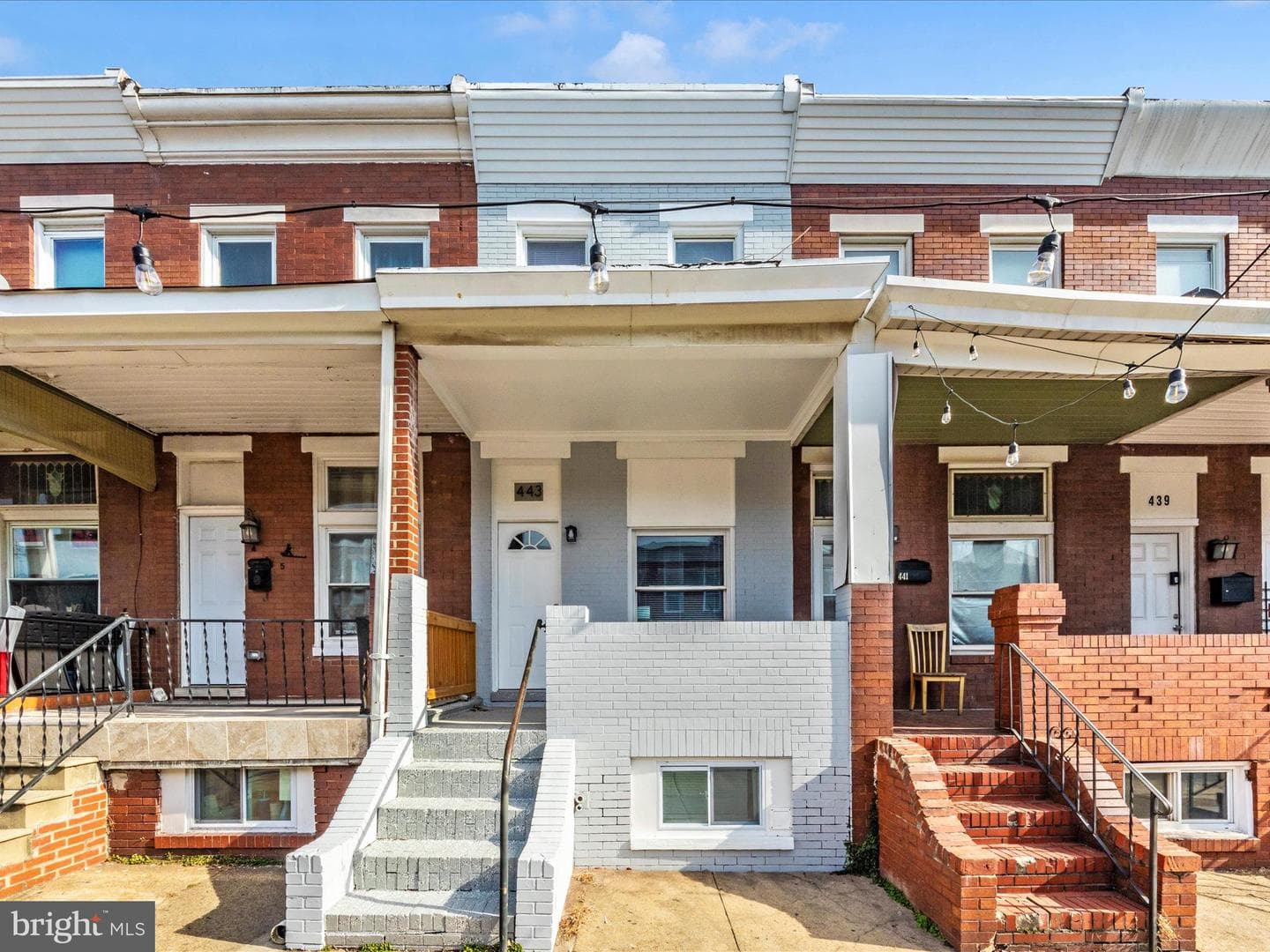 443 Robinson Street N photo 1
