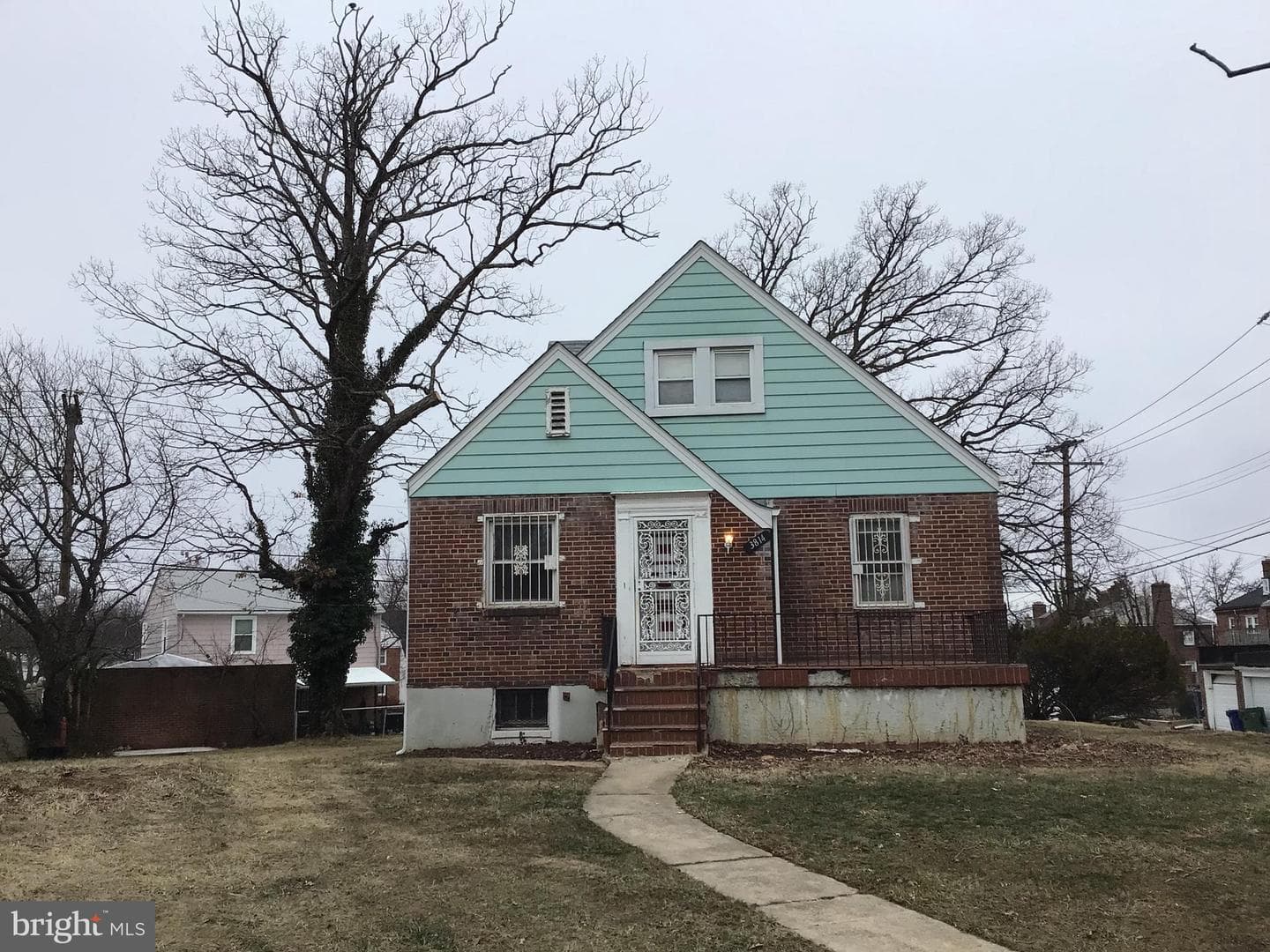 3814 Cedardale Road photo 1