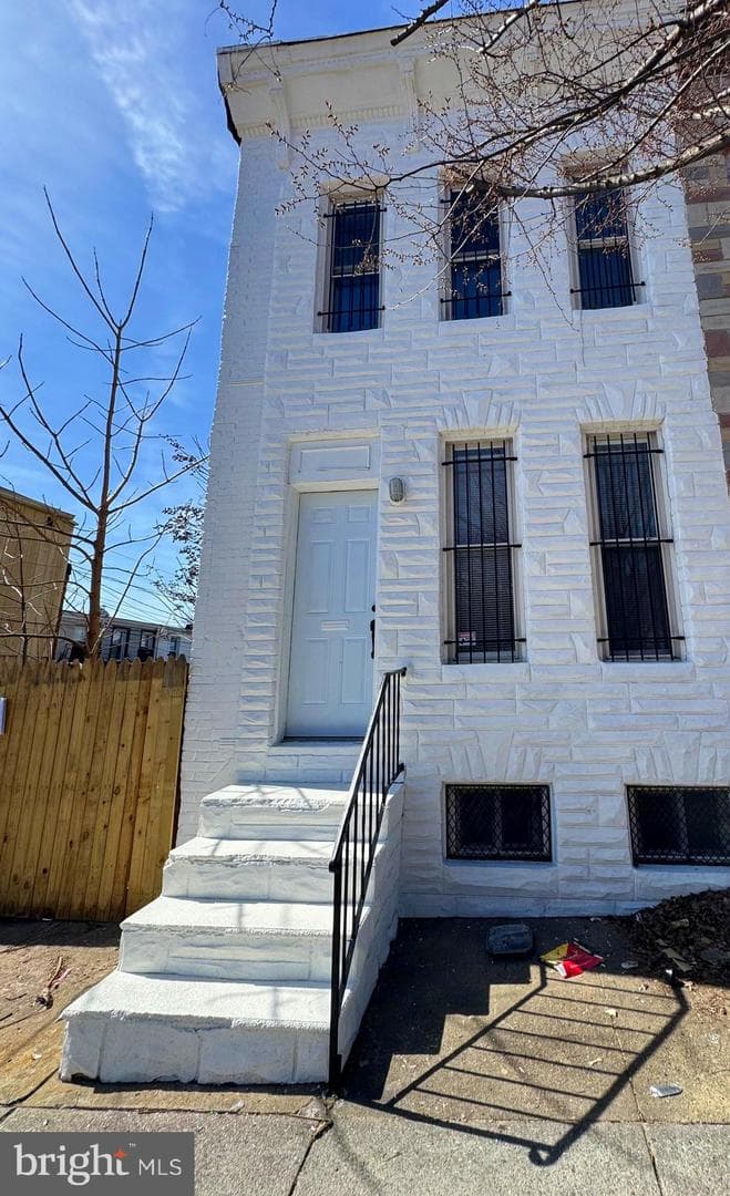 1303 W Cross Street W photo 1