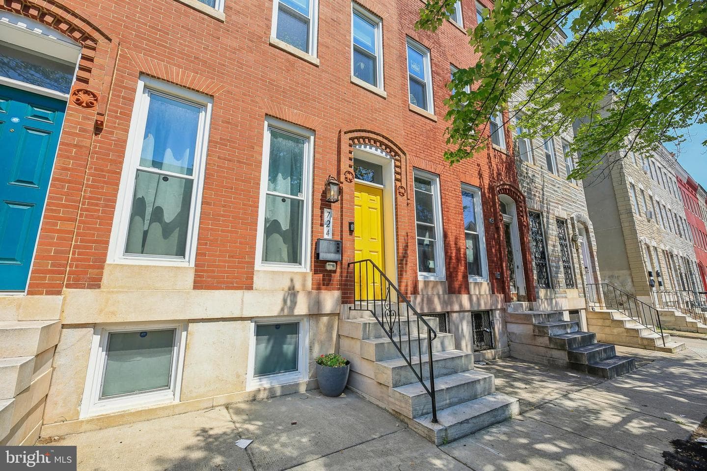 724 Dolphin Street photo 1