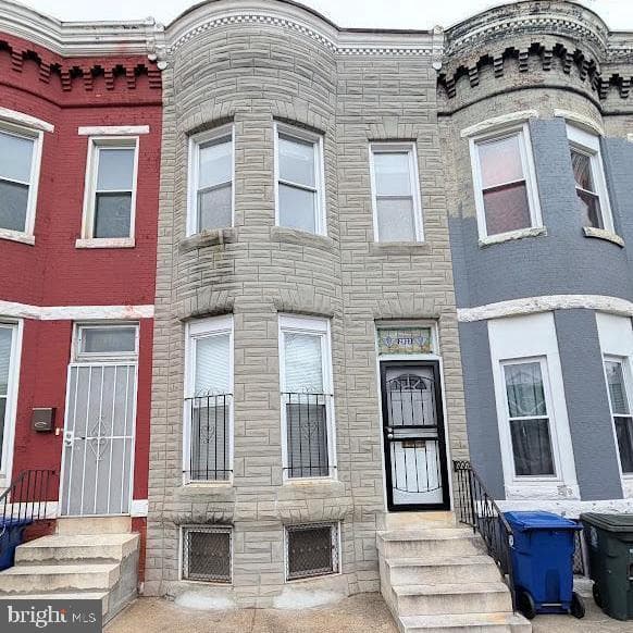 2033 N Fulton Avenue photo 1