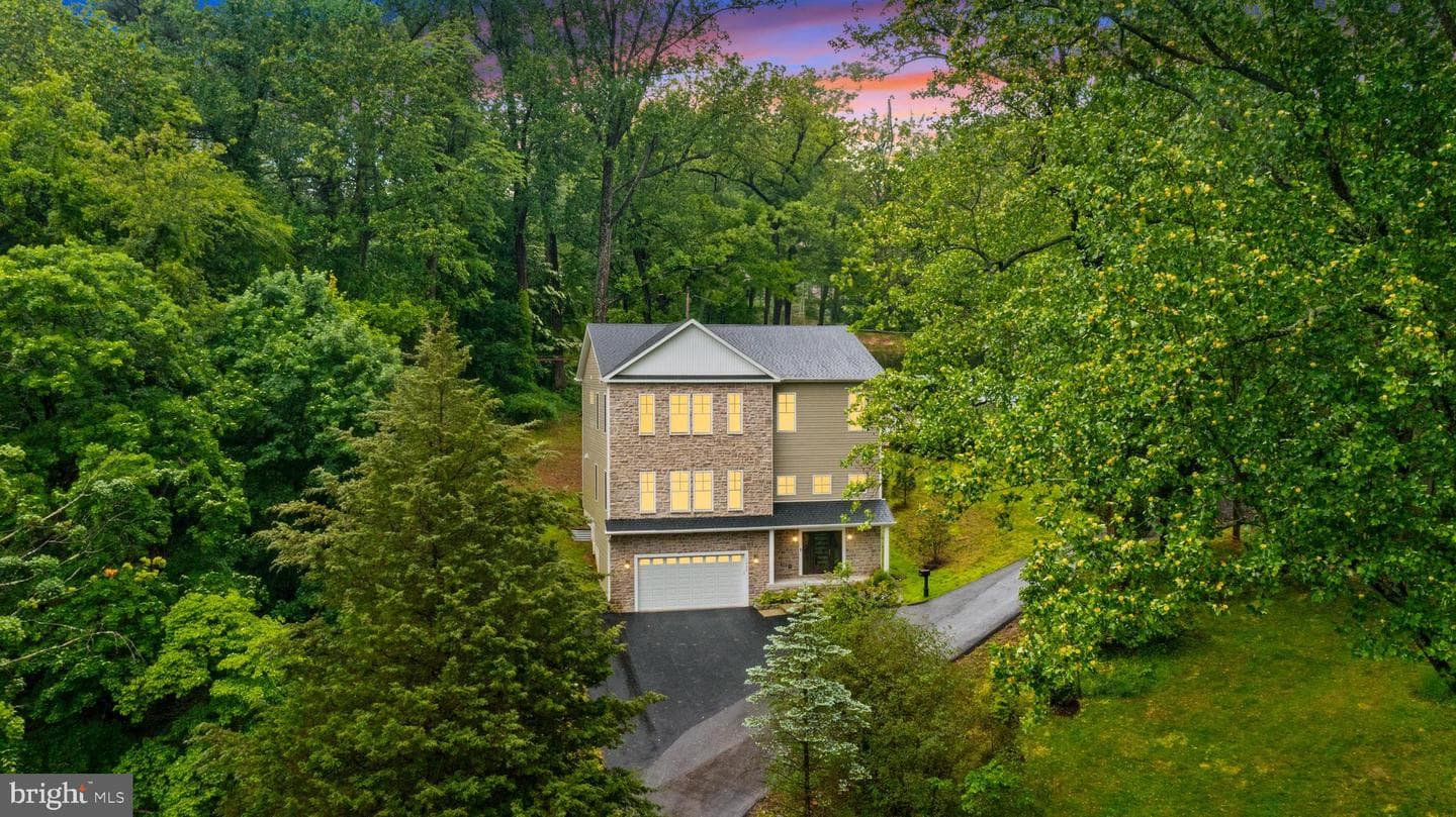 1032 Terrace Glen photo 1