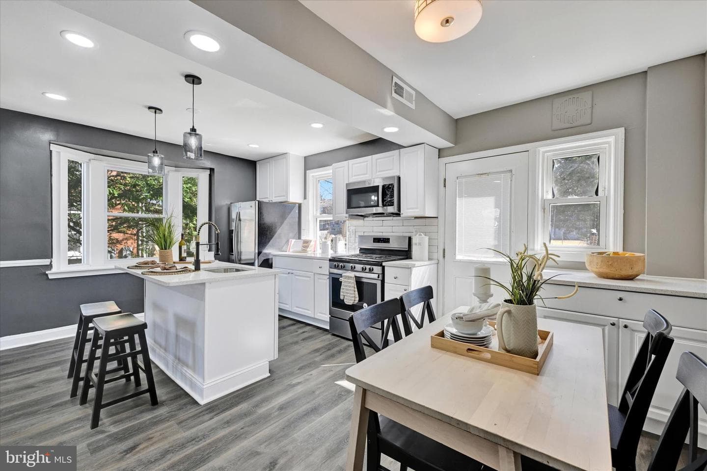 1263 Limit Avenue photo 1