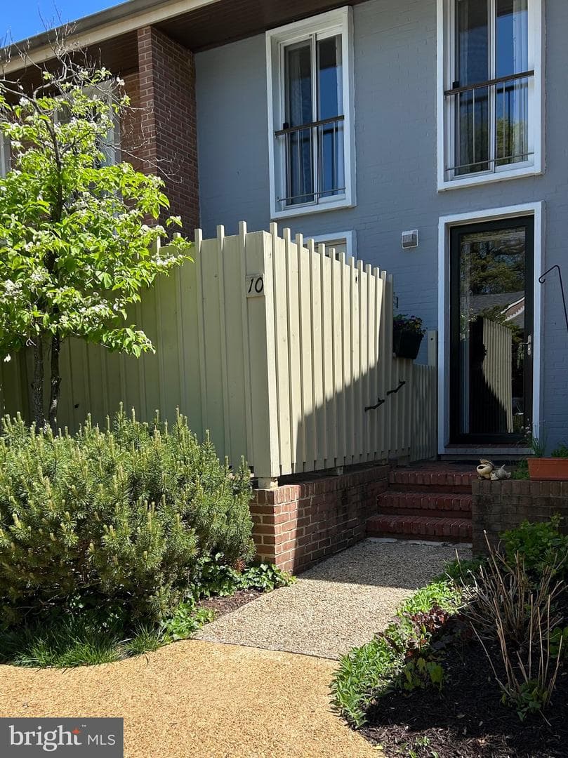 10 Bouton Green Court photo 1