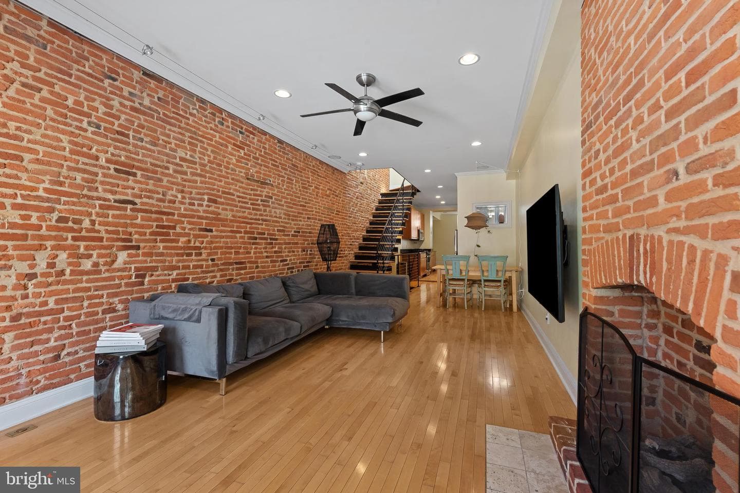 3006 Dillon Street photo 1