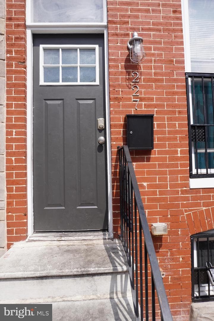 227 N Rose Street photo 1