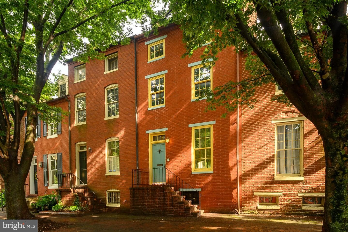 135 W Hill Street photo 1