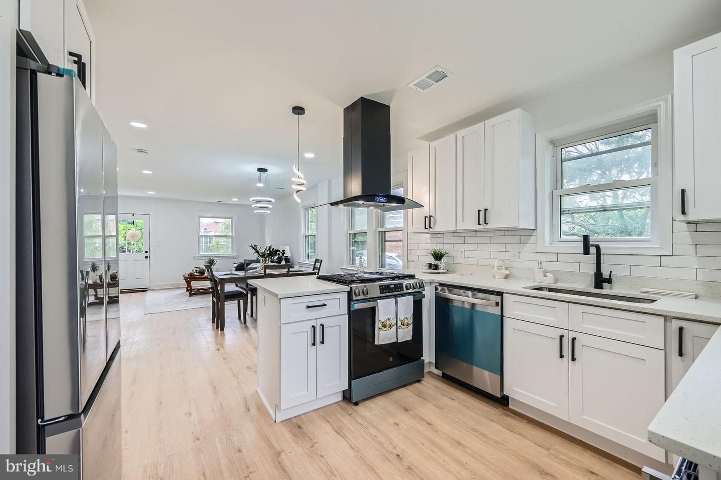 3814 Cedardale Road photo 1