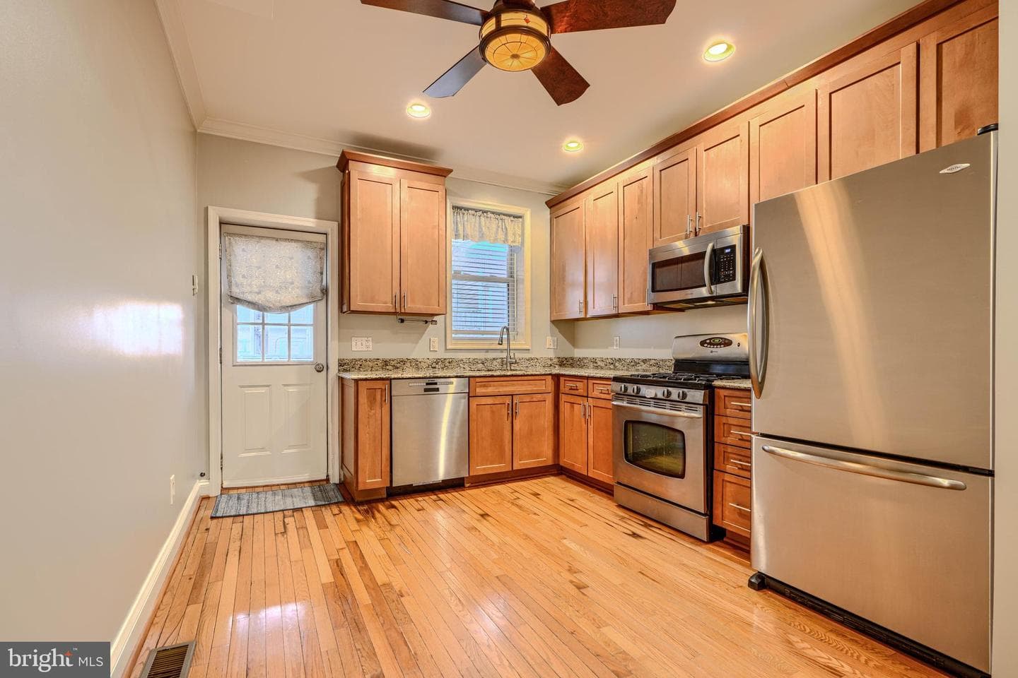 1413 Hull Street photo 1