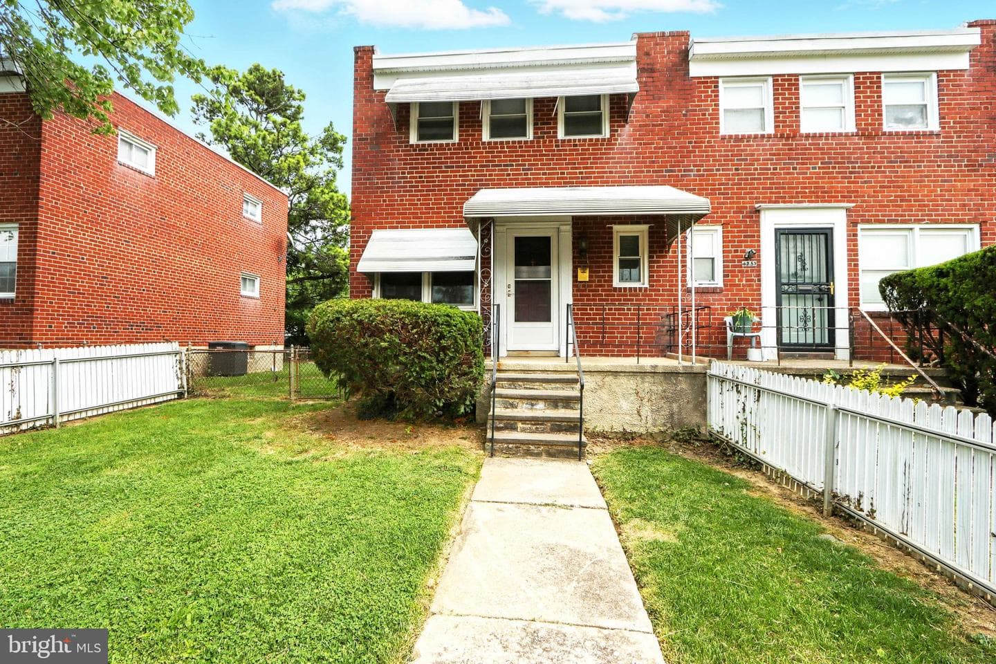 4255 Labyrinth Road photo 1