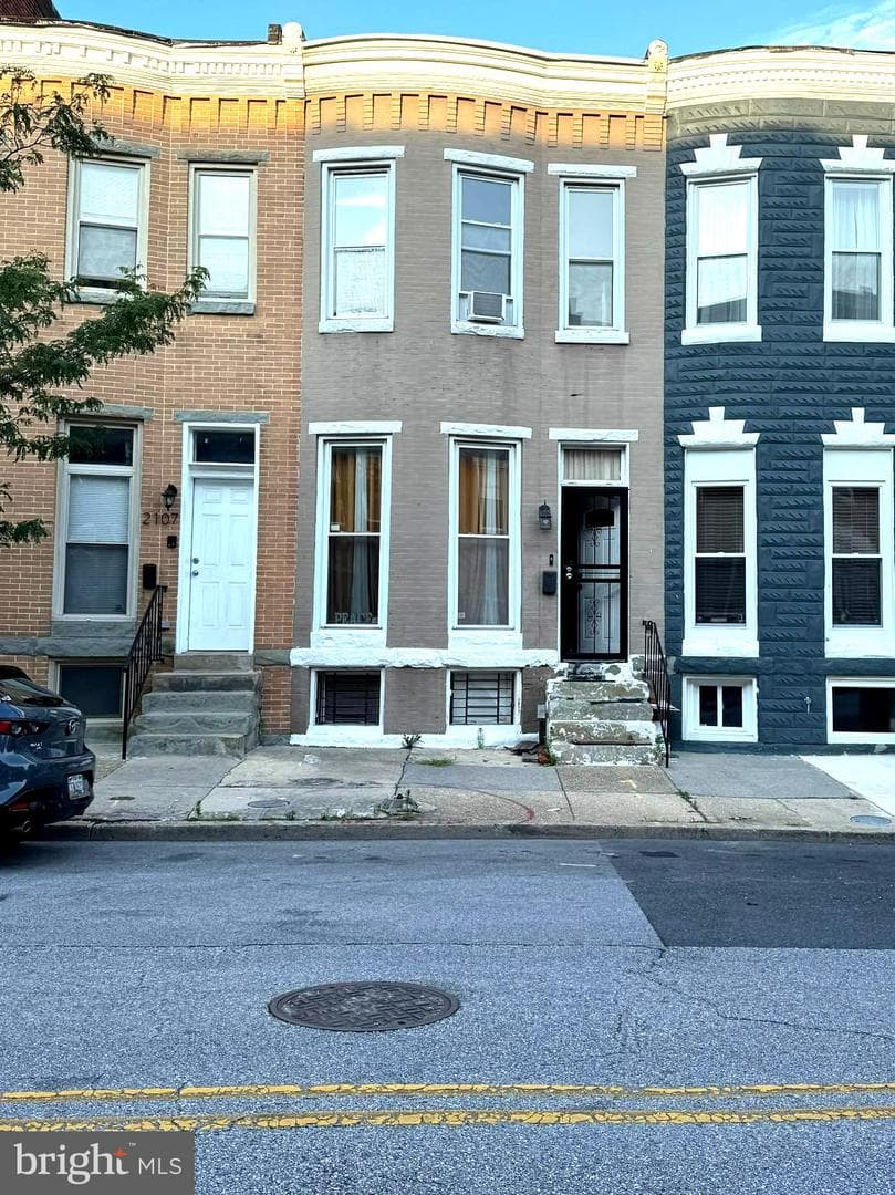 2105 Barclay Street photo 1