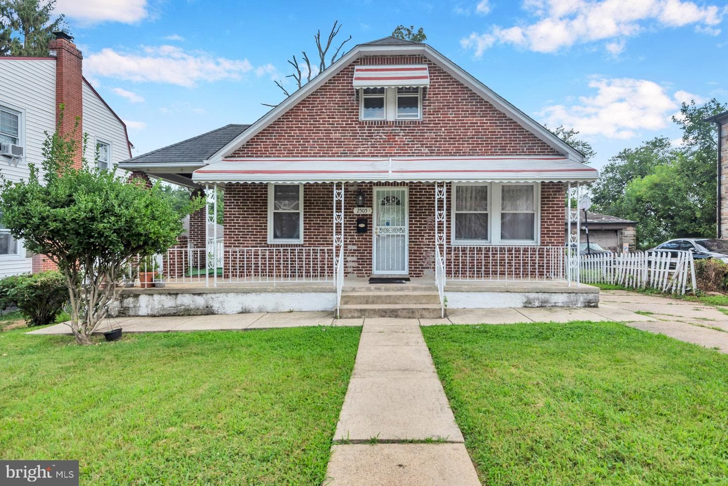 2505 Oakley Avenue photo 1