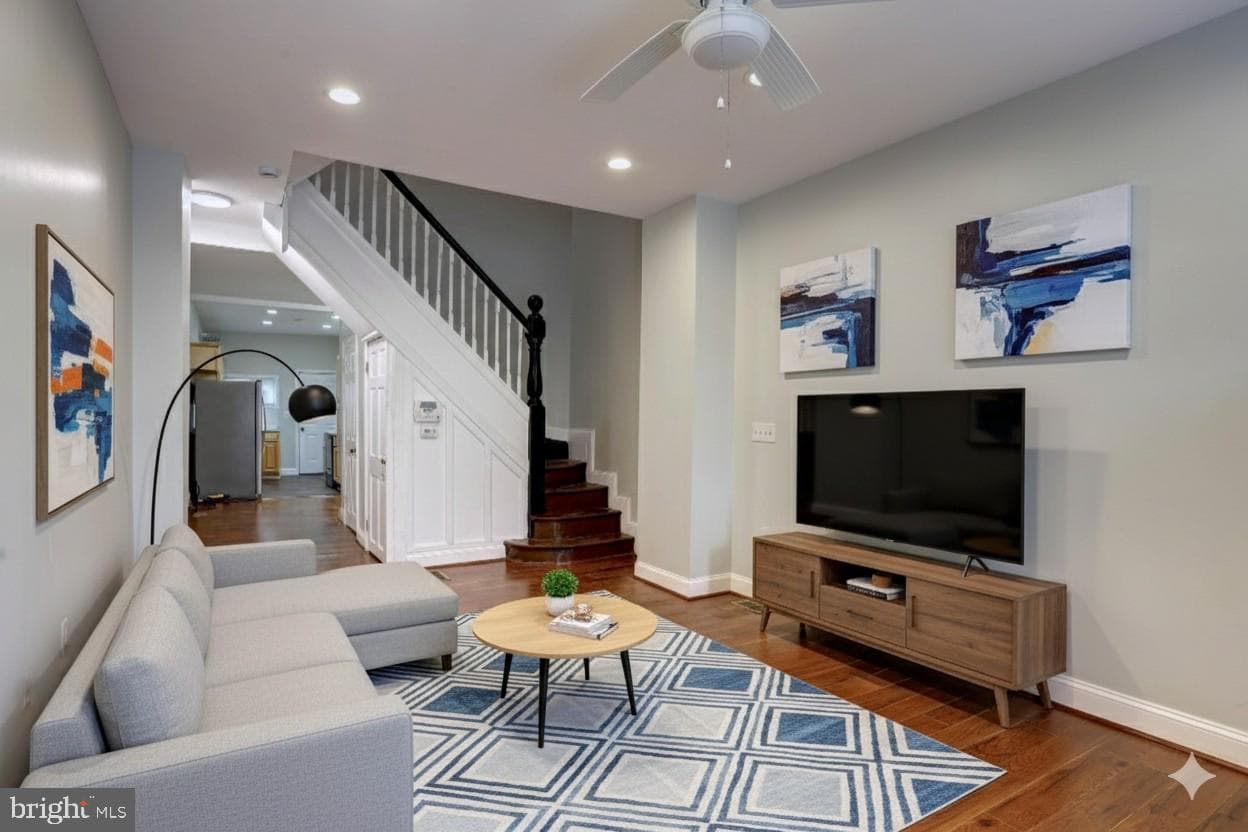 2321 Barclay Street photo 1