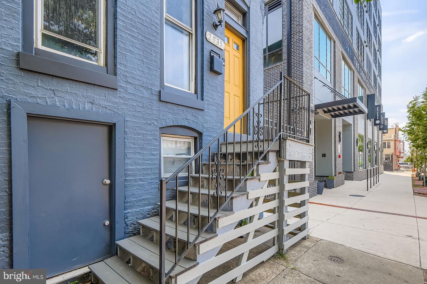 2535 N Howard Street photo 1