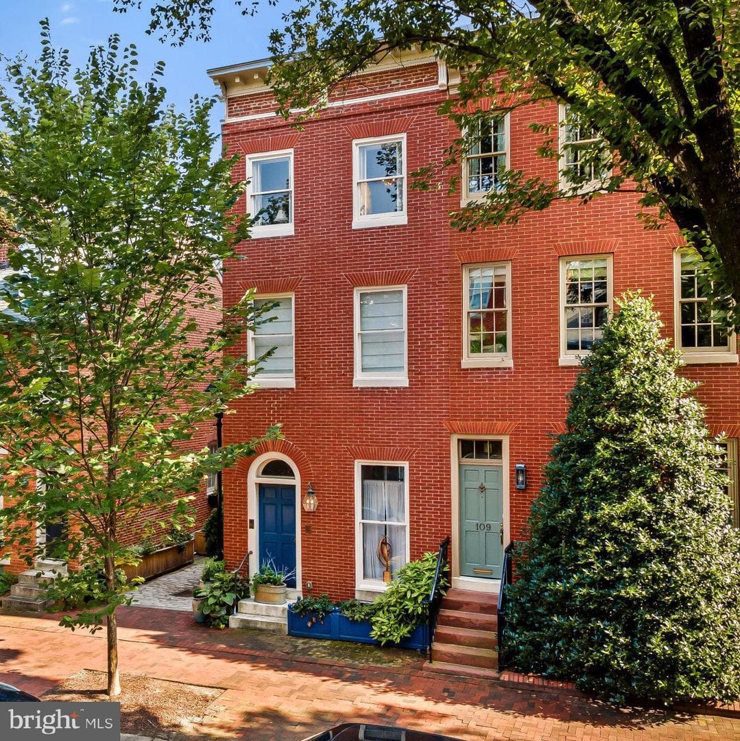 107 W Lee Street photo 1