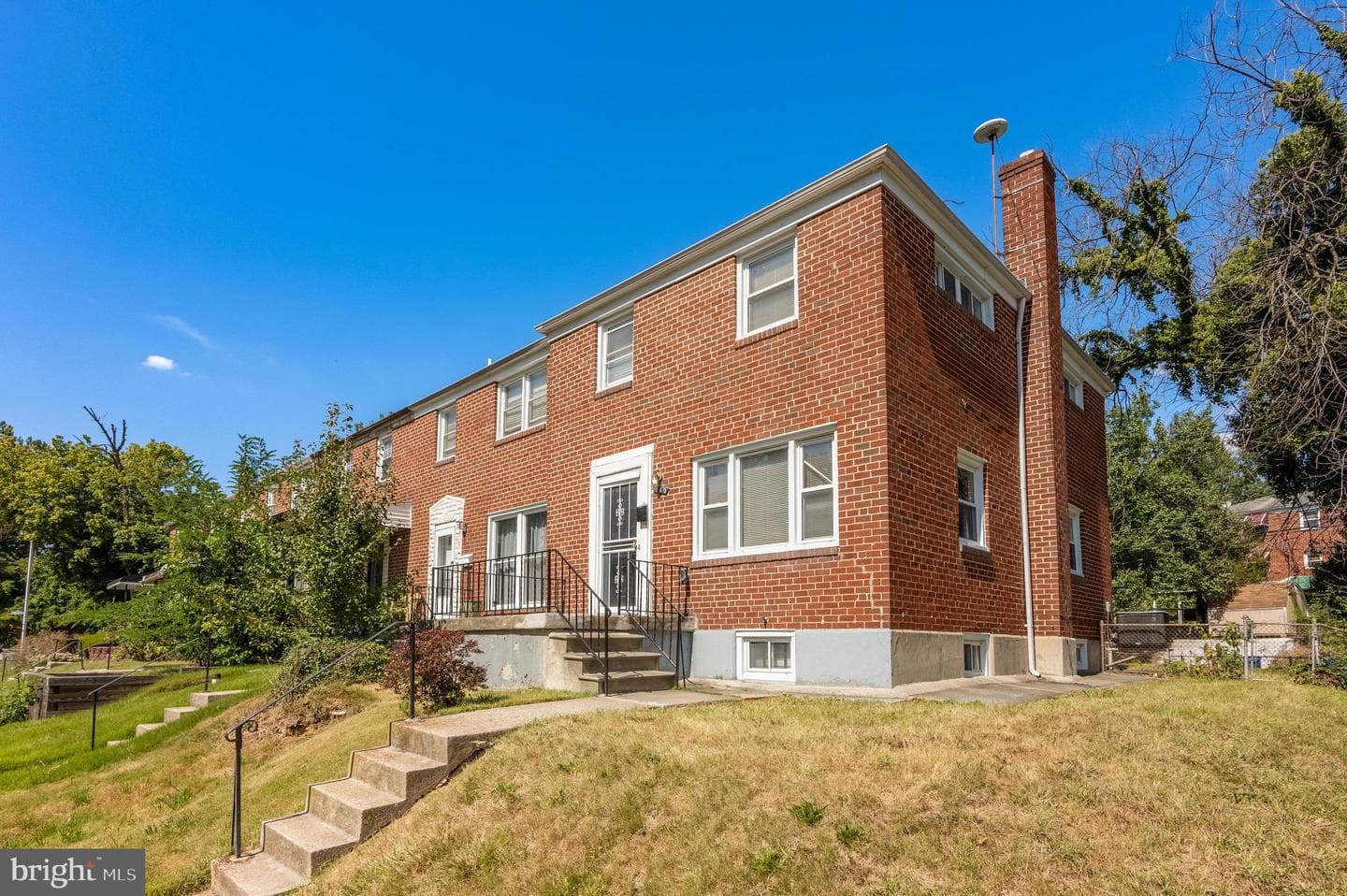 810 Reverdy Road photo 1
