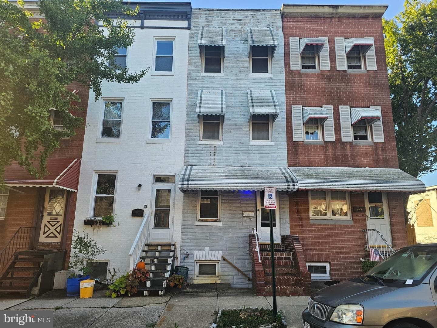 433 W 23rd Street photo 1