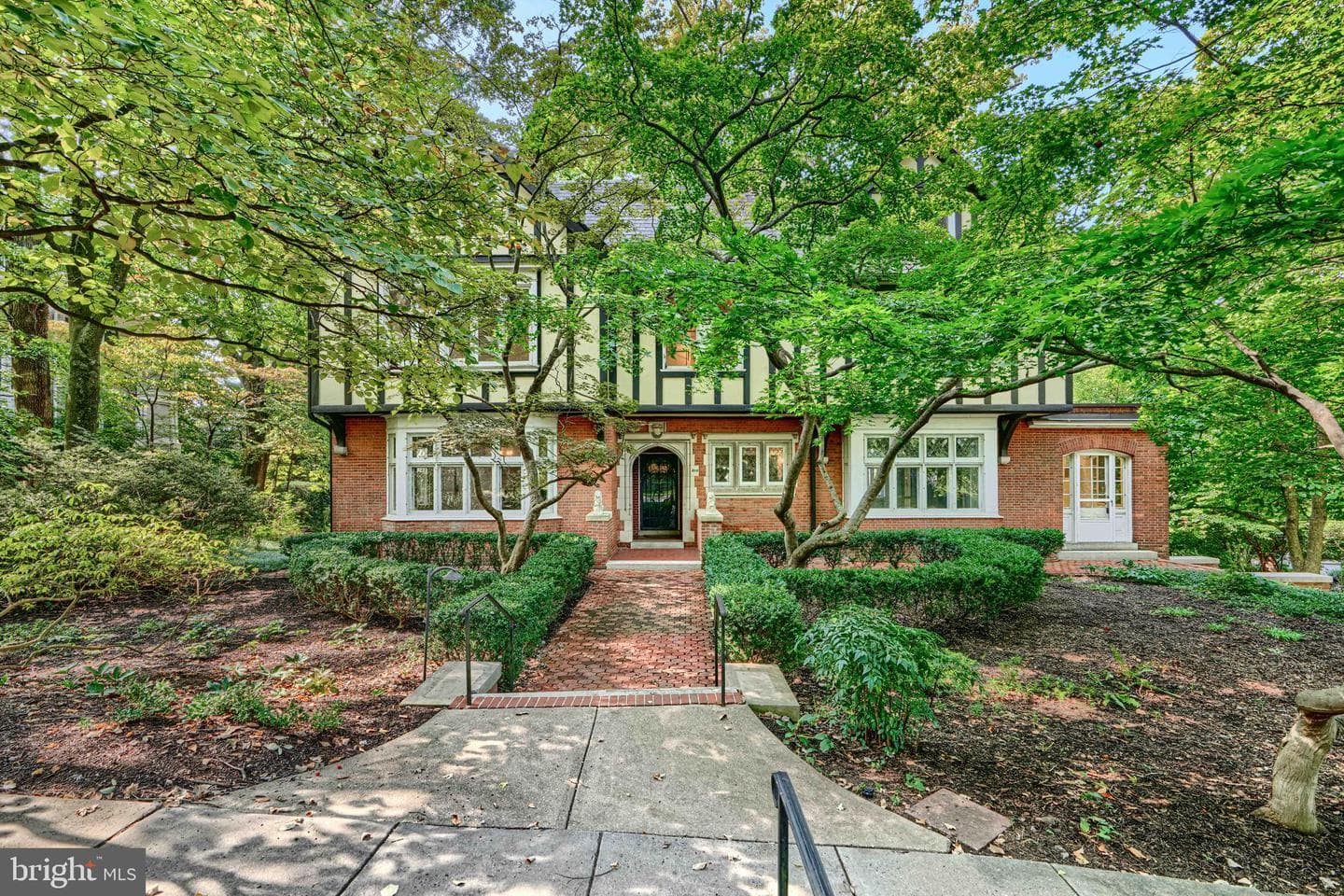 210 Ridgewood Road photo 1