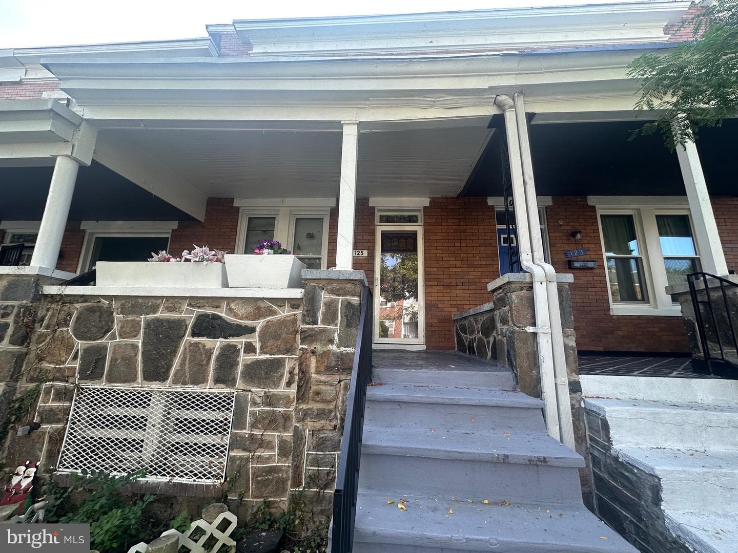 125 N Monastery Avenue photo 1