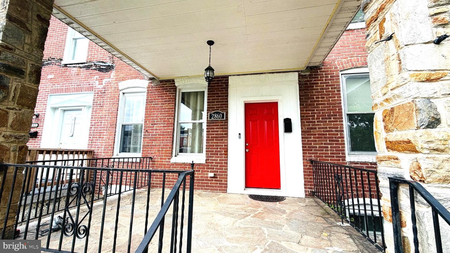 2860 W Garrison Avenue photo 1