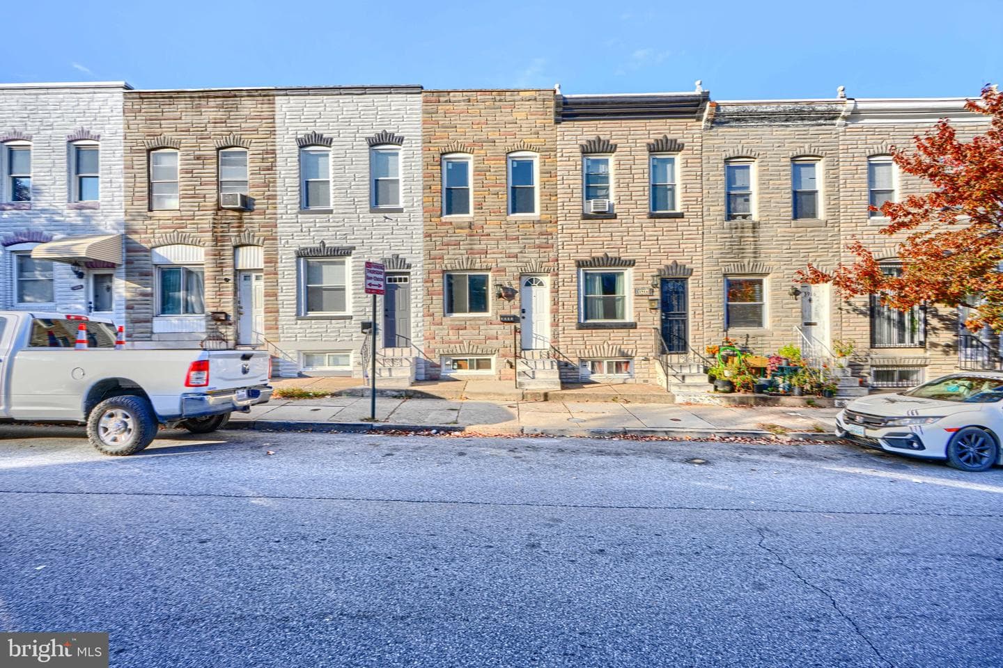 3912 Pratt Street E photo 1