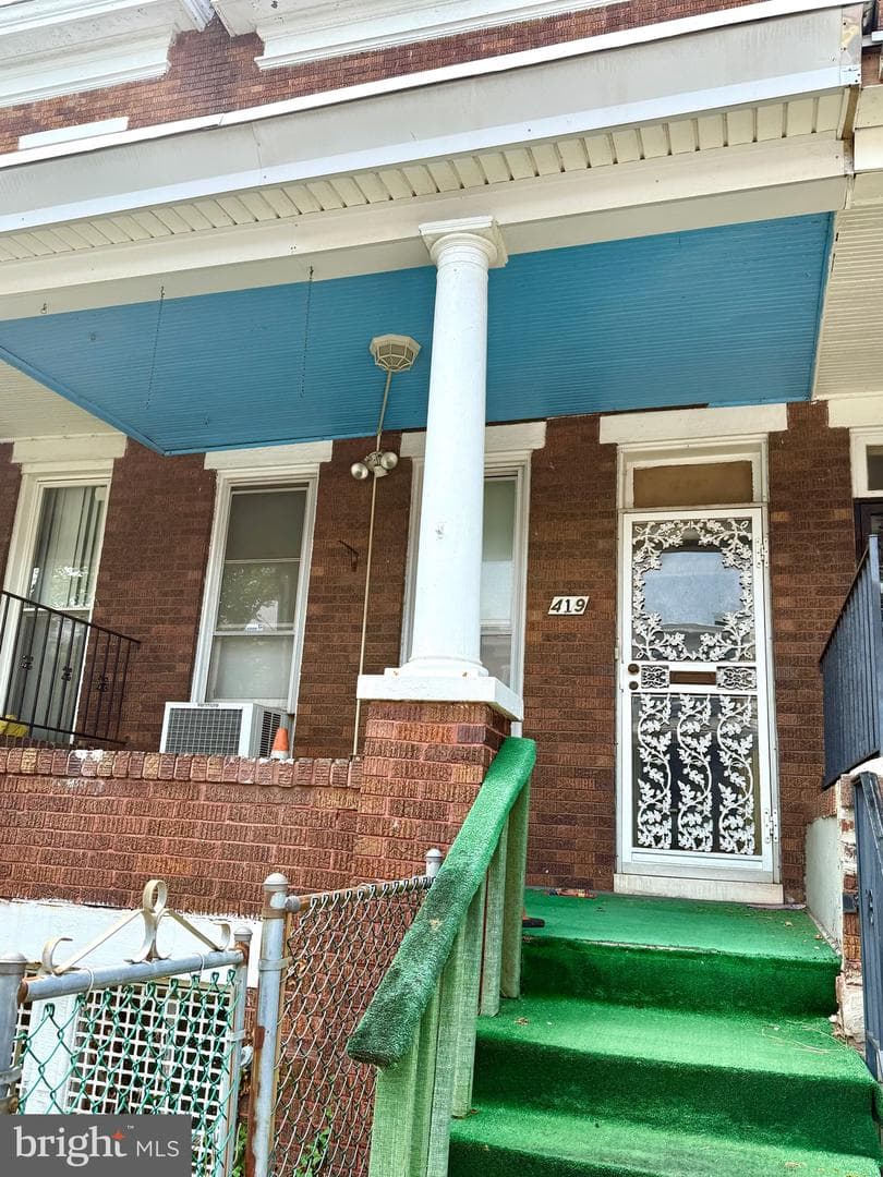 419 Ilchester Avenue photo 1