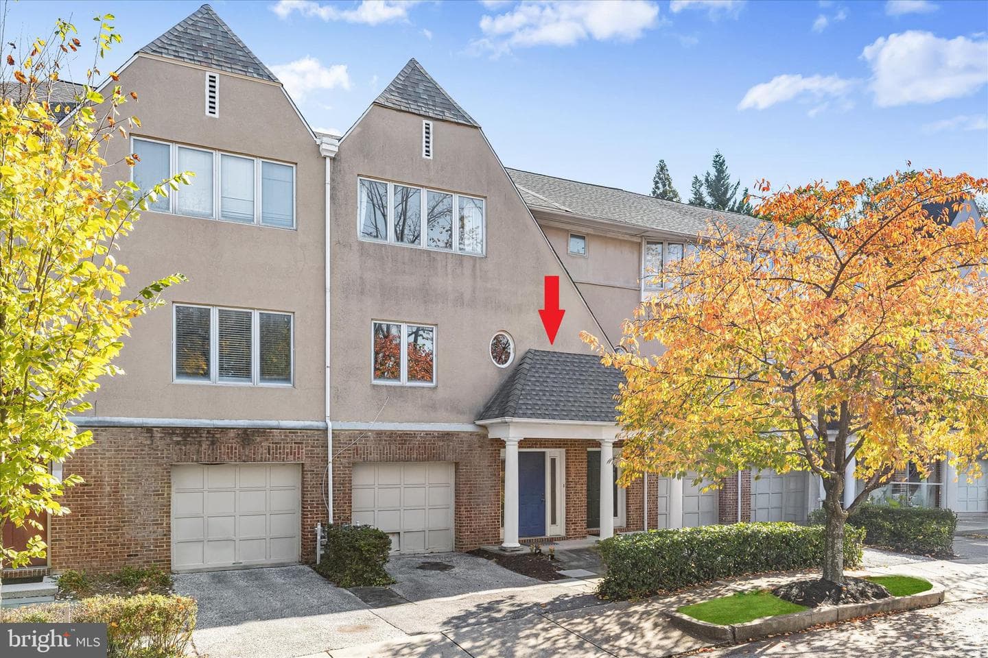 352 Homeland Southway photo 1