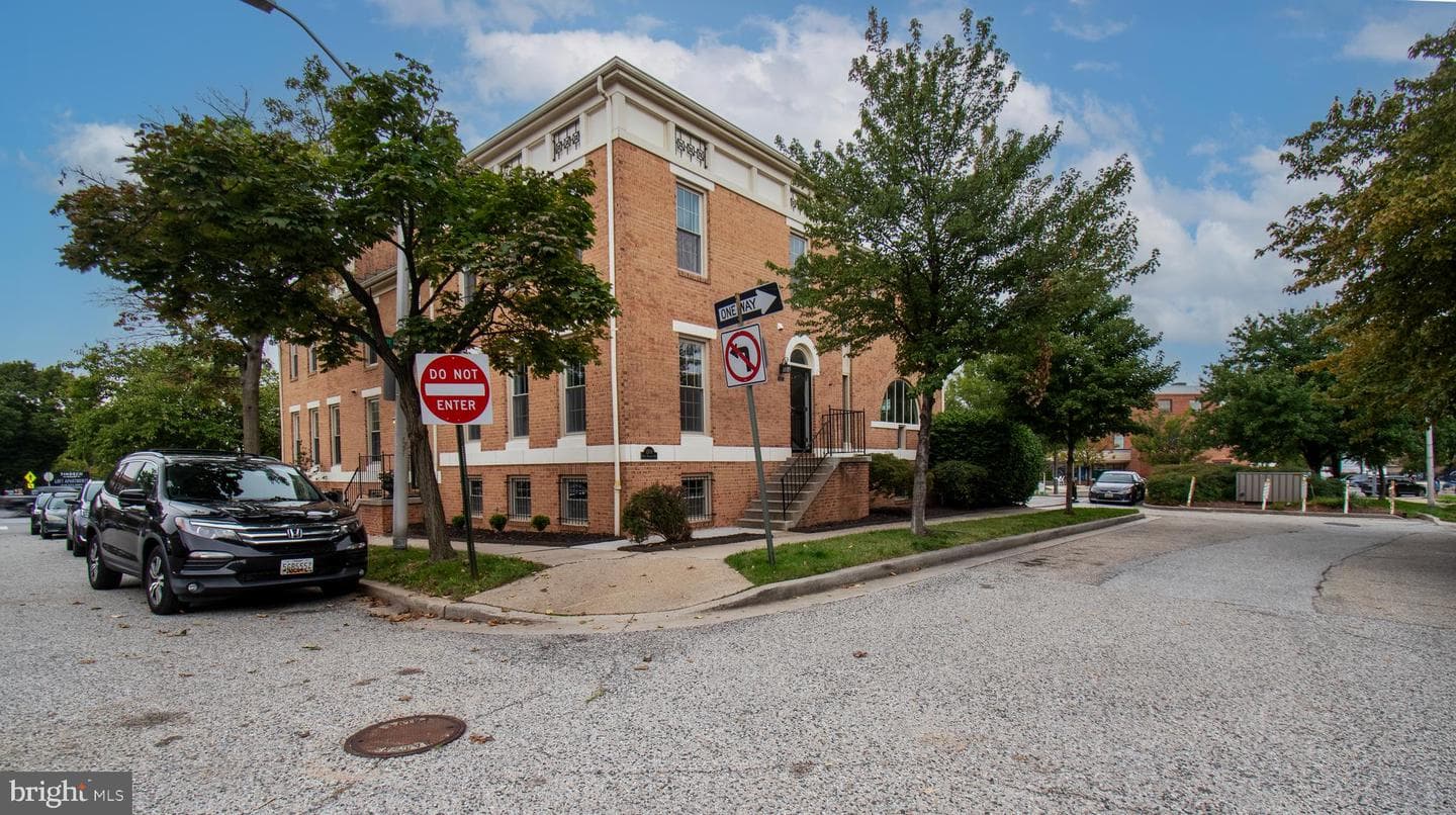 1200 S Kenwood Avenue photo 1
