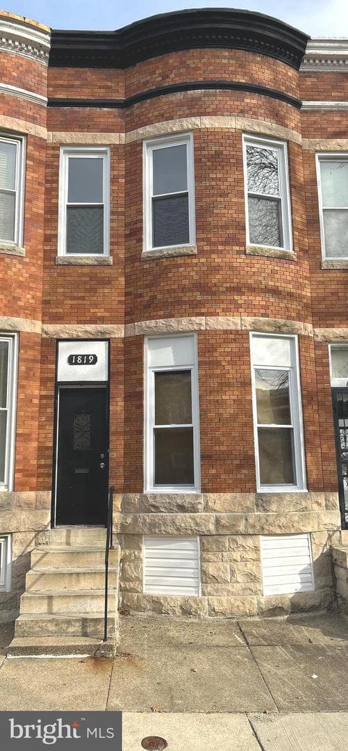 1819 N Mount Street photo 1