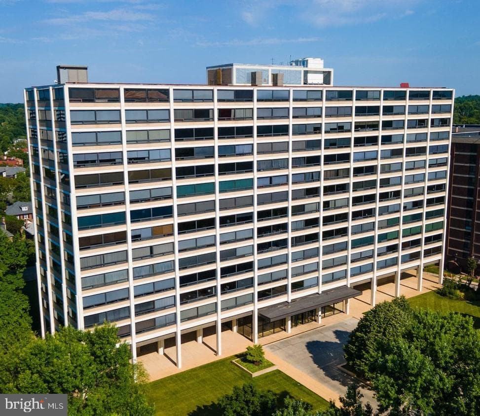 4000 N Charles Street #403 photo 1