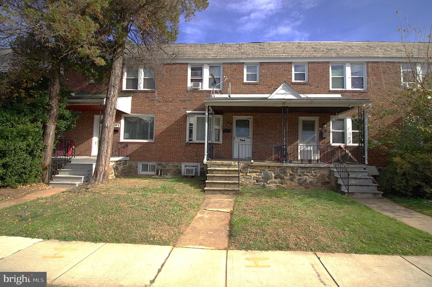 627 Tolna Street photo 1