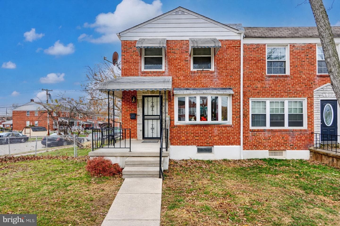 5552 Whitby Road photo 1