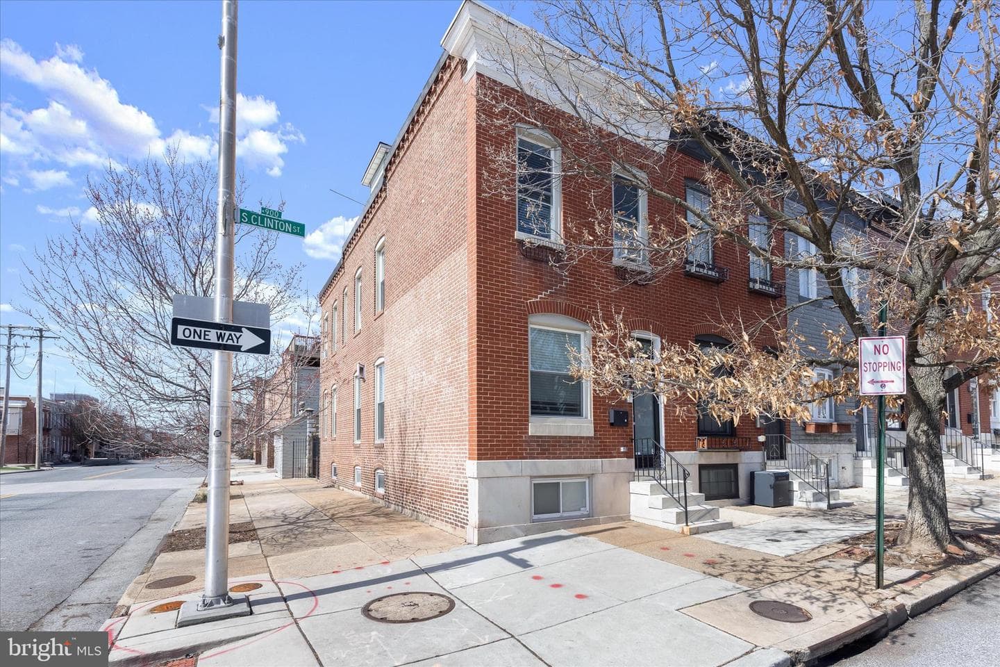 830 S Clinton Street photo 1