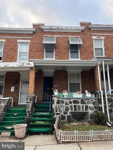 1106 N Lakewood Avenue photo 1