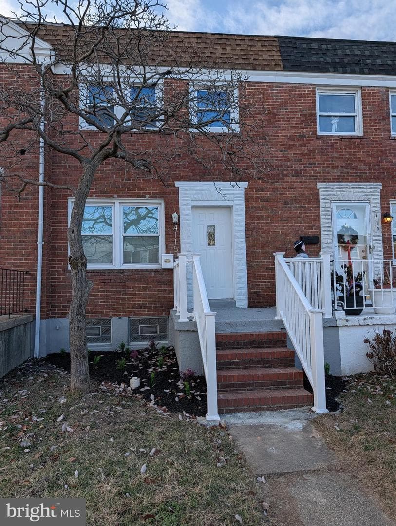 4115 Eastmont Avenue photo 1